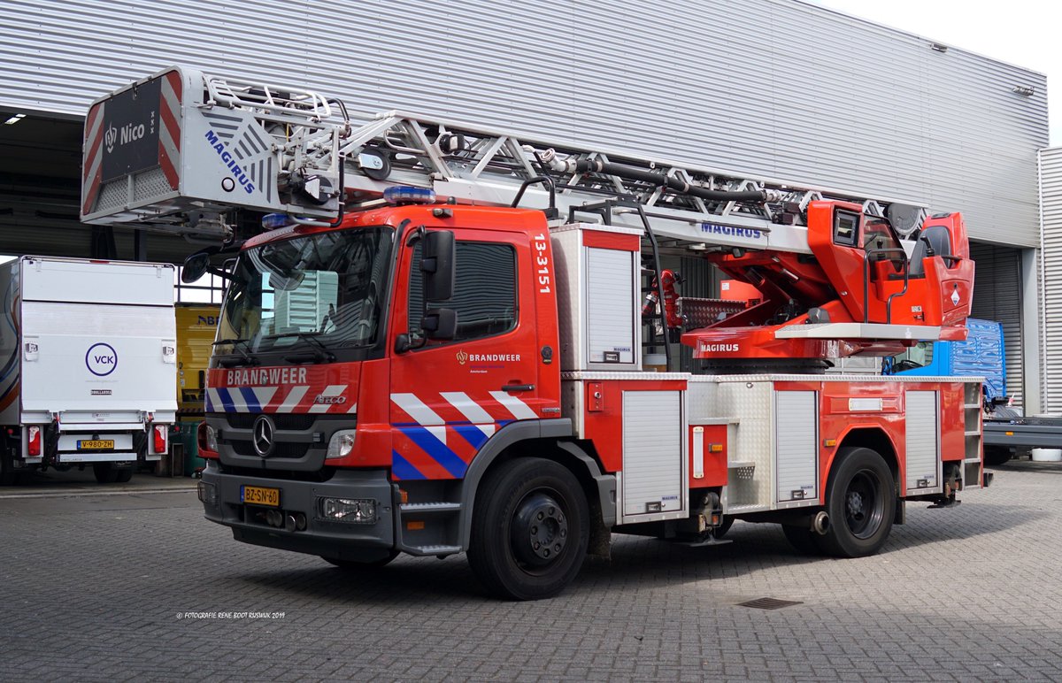 hvvoertuigen's tweet photo. Deze Mercedes Benz Atego, met een opbouw van Magirus-Hilton doet dienst als ALK-24 bij de kazerne Nico (Amsterdam). Foto @hvvoertuigen https://t.co/4dCascKij3