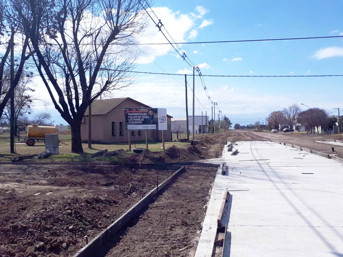 📆 Trabajos de Hoy 
#Obras⚒#ServiciosPúblicos 🚜

✔Preparación de superficie para pavimento:

🔸49 y 50 bis (boca calle): moldeo de superficie para hormigonar.

⚠️ Tránsito cortado en Av. 49 entre 48 y 52 por estas obras.

📣Info completa acá ▶️muvc.gob.ar/trabajos-del-d…