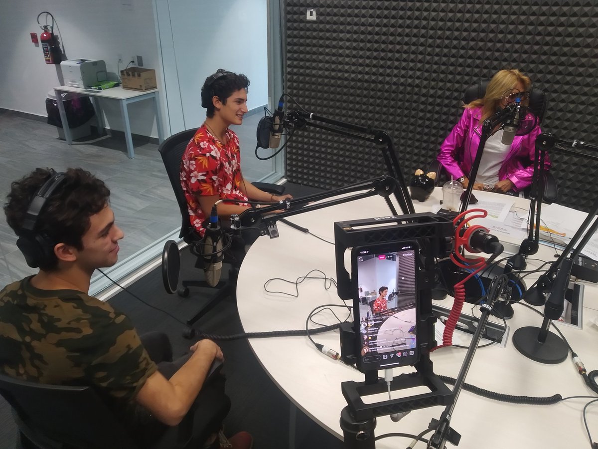 los_aristemos's tweet photo. Ya en vivo caiganle👇🏻👇🏻👇🏻
🌞🤟🏻
@JoaquinBondoni y @mailomarcos https://t.co/jqUXaSECEV