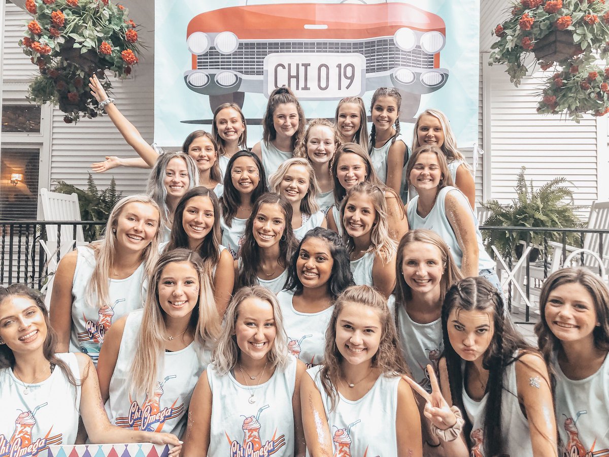 ChiOBradleyU's tweet photo. Look at these HOT HOOTIES🤩 Welcome home fall ‘19 babes, we love you so much. Here’s to the next four years with your forever home❤️💛 https://t.co/qStcmVsIVH