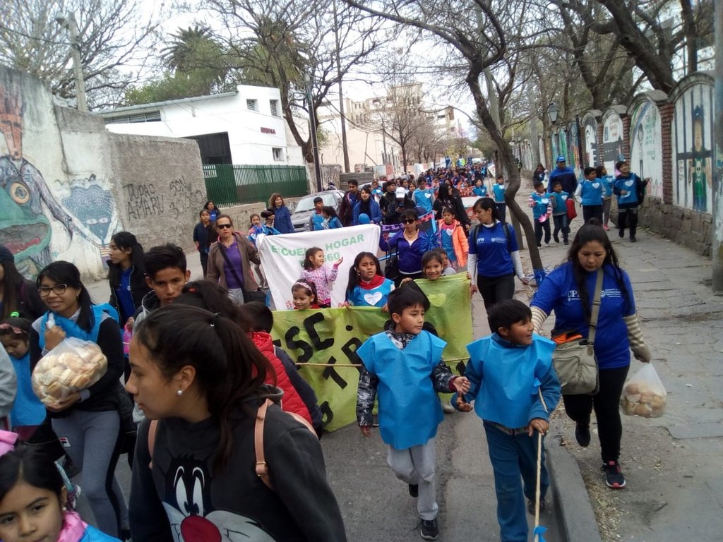 Miles de niños y jóvenes  participaron del Maratón Solidario, compartimos  momentos de diversión y compañerismo 
#CalidadDeVida 
#PoliticasSocioeducativas

<a href="/UrtubeyJM/">Juan Manuel Urtubey</a> 
<a href="/miguelisaok/">Miguel Ángel Isa</a>