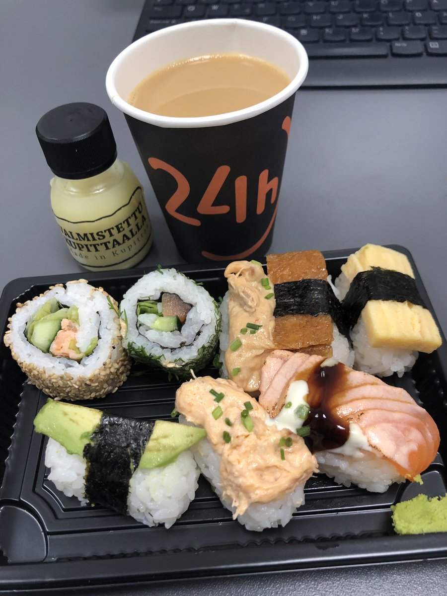 MariKeskinen1's tweet photo. Kiireisen arjen pelastaja. #kcmkupittaa #kupittaagoessushi #smoothit @kcmkupittaa https://t.co/gF8nc8gAs3