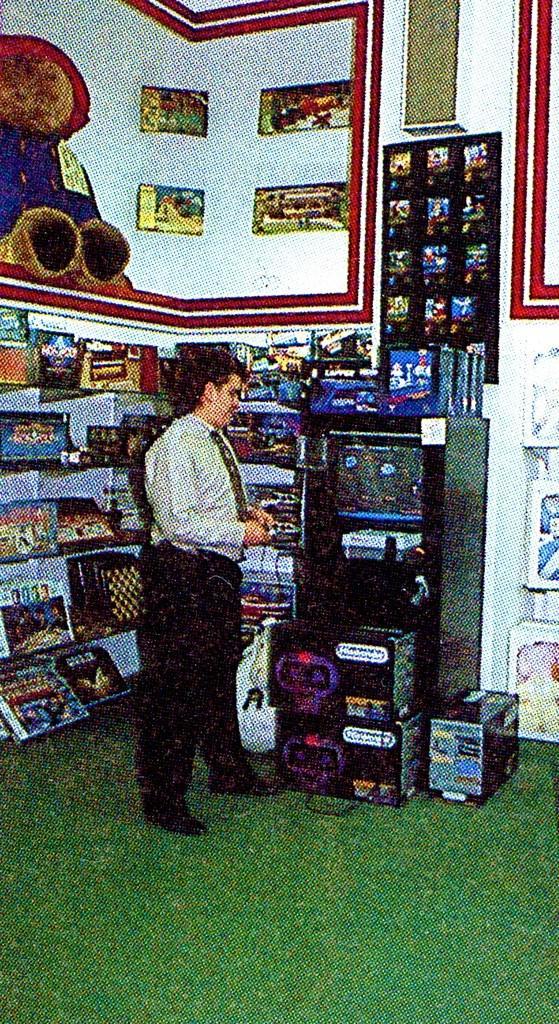 NES Launch Picture -- FAO Schwarz October 1985 for the #retrogaming lovers #gaming #gamedev ift.tt/2LgGFJN