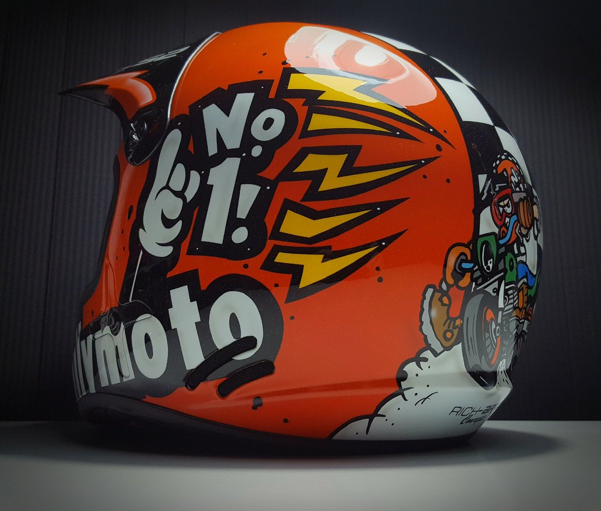 BullitUK's tweet photo. We’ve just had these incredible pics sent through from @RichartConcepts - it’s the completed @LS2HELMETSUK design from our #BullitLid winner! 😍 https://t.co/6HAsHsJL4b