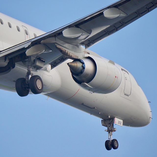 Hiroshi Tomie 過去pic 18 6 24 J Air Jl694 Ja252j Erj 190std Kmi Hnd 城南島海浜公園 羽田空港 飛行機 飛行機写真 Airplane Airplane Lovers Aviationphotography Aviationgeek Jair Erj190 Olympus Omdem1markii T Co Yzzdadckp1