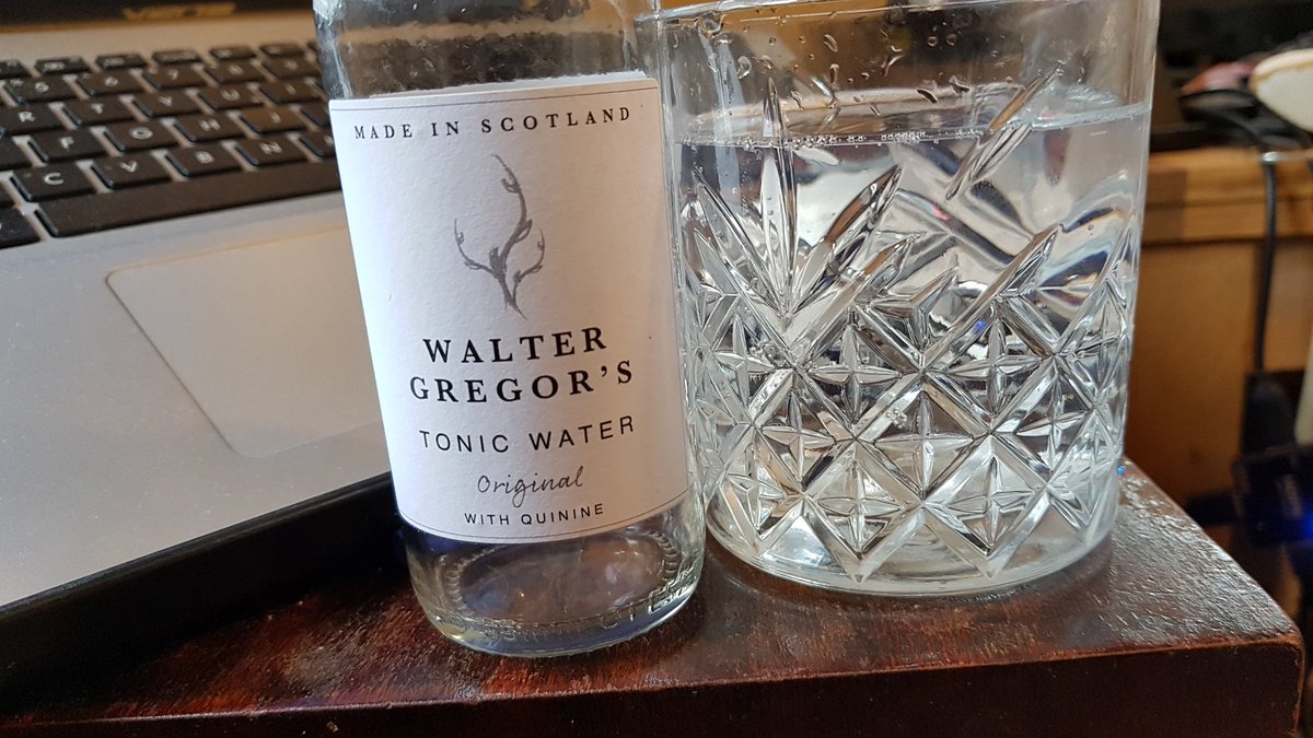 LucieMR's tweet photo. Gin O'clock!! #Nerabus #WalterGregors https://t.co/UAa2gzXvsI