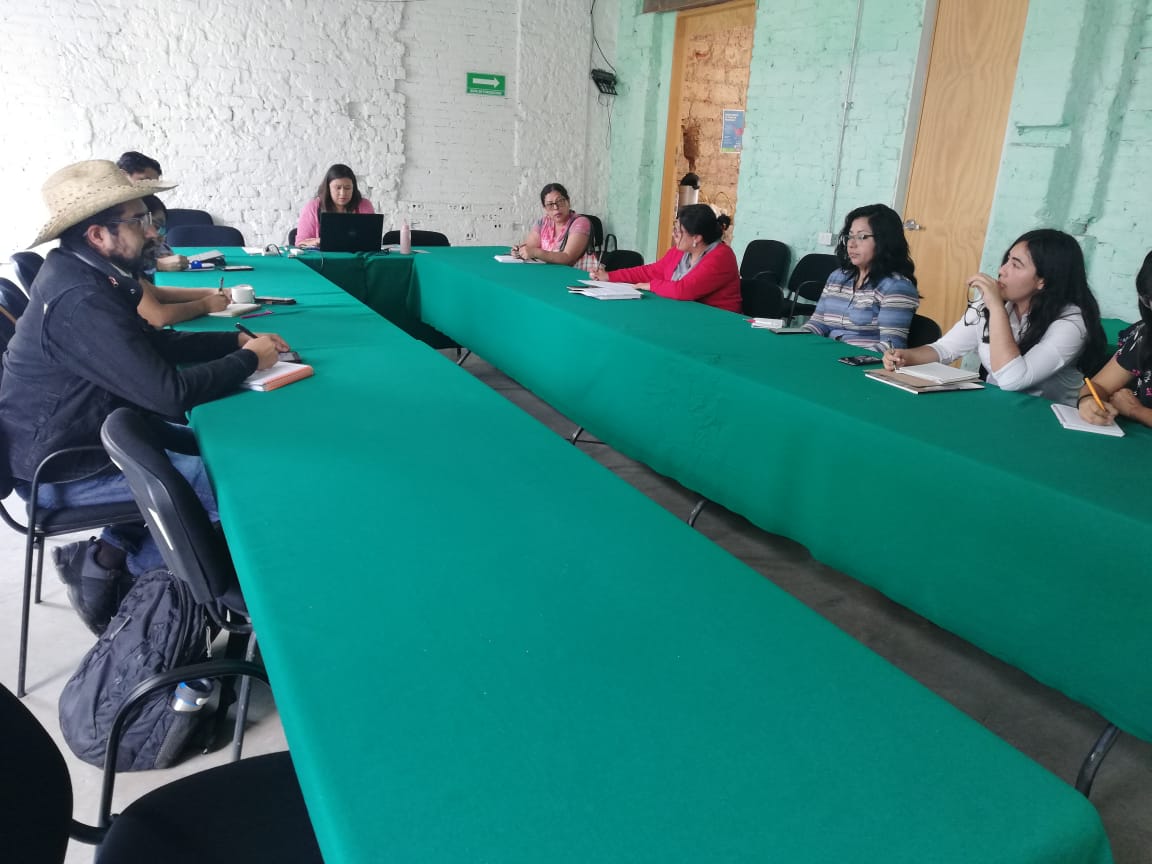 PDHCDMX's tweet photo. En nuestra sala Ramona tiene lugar la 6ª #ReuniónDeTrabajo del #EspacioDeParticipación de los Derechos de las Personas Migrantes y Sujetas de Protección Internacional 👨‍👨‍👧👩‍👦👪🛂 #PDHCDMX #CiudadDeDerechos https://t.co/BcSuHMmD1Z