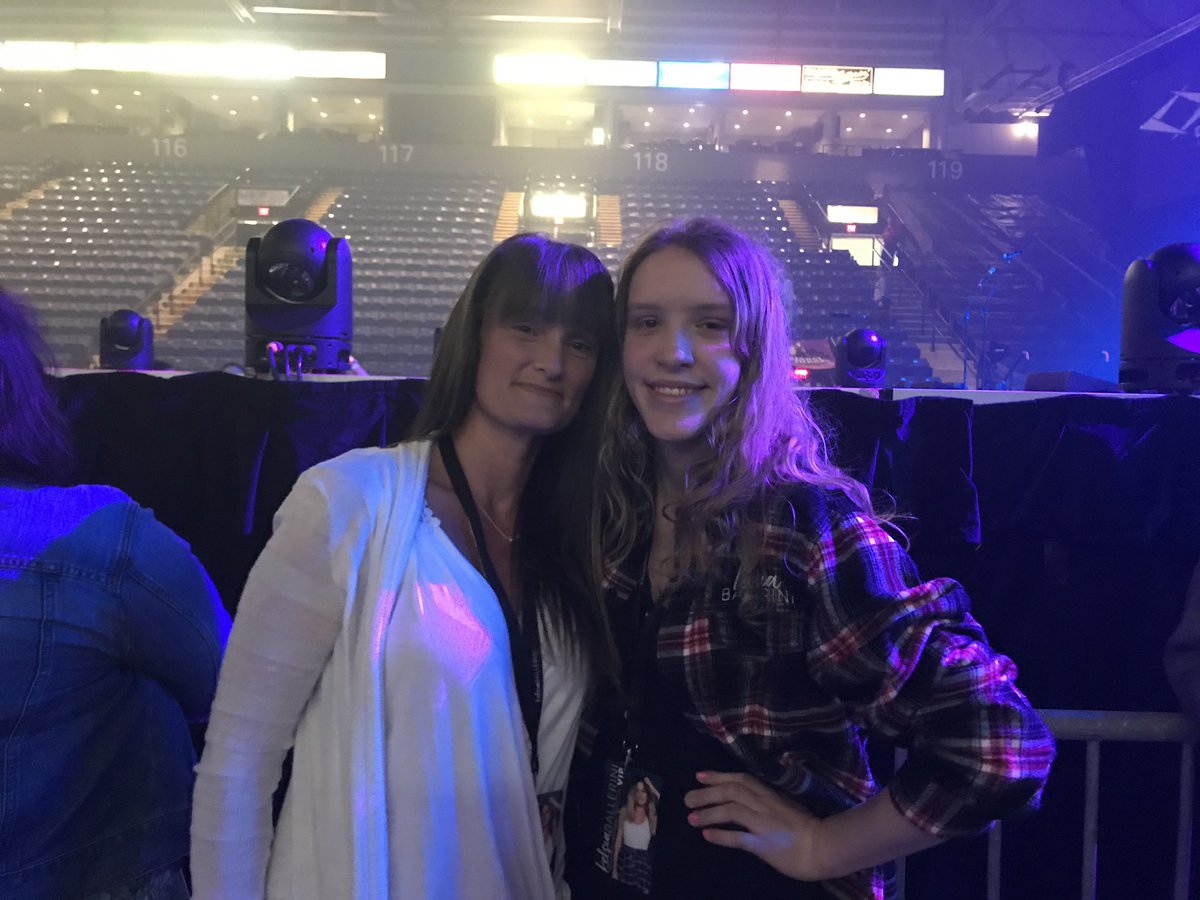 sethlovesbritt's tweet photo. Since we are reaching a new Era soon.. Seeing @KelseaBallerini on her #MMMTour was the highlight of my year!  This tour was seriously THE best tour I’ve attended and I loved everything about it. The confetti, the visuals, the setlist.. everything was perfect! Bring on KB3!! https://t.co/9u1Oq9nzkH