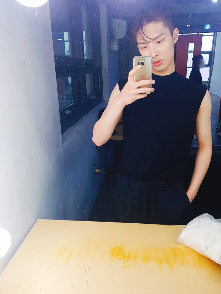 ATEEZofficial's tweet photo. [#민기] 모기 등장  
모기(모델 민기) 보구 빨리 장 ㅎㅎ
#ATEEZ #에이티즈 https://t.co/5dSSDXZzwi