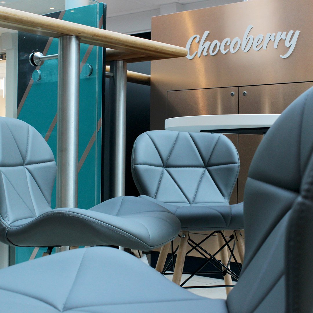 pnhome's tweet photo. We love it when our customers share their images of our products with us! Check out the @chocoberry_cafe In the Highcross Centre in Leicester for your sweet fix π§
π https://t.co/XkzGMpsCsO
@choccoberry_cafe #classyinteriors #interiordesign #chair #PNHome #MyPandN #Leicester https://t.co/ouLb2MZhqK