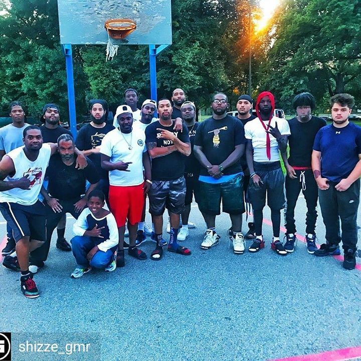 TheRealRellRuga's tweet photo. from @shizze_gmr  -  Today was amazing @justiscouture / @gangmuzik_ @knownradio gotta chance to meet some sturdy ppl 🤘🏽 #gangmusicrecords #justiscouture #weactive #easy we a family it’s more then music 💪🏽 https://t.co/fU2ltlSAFQ