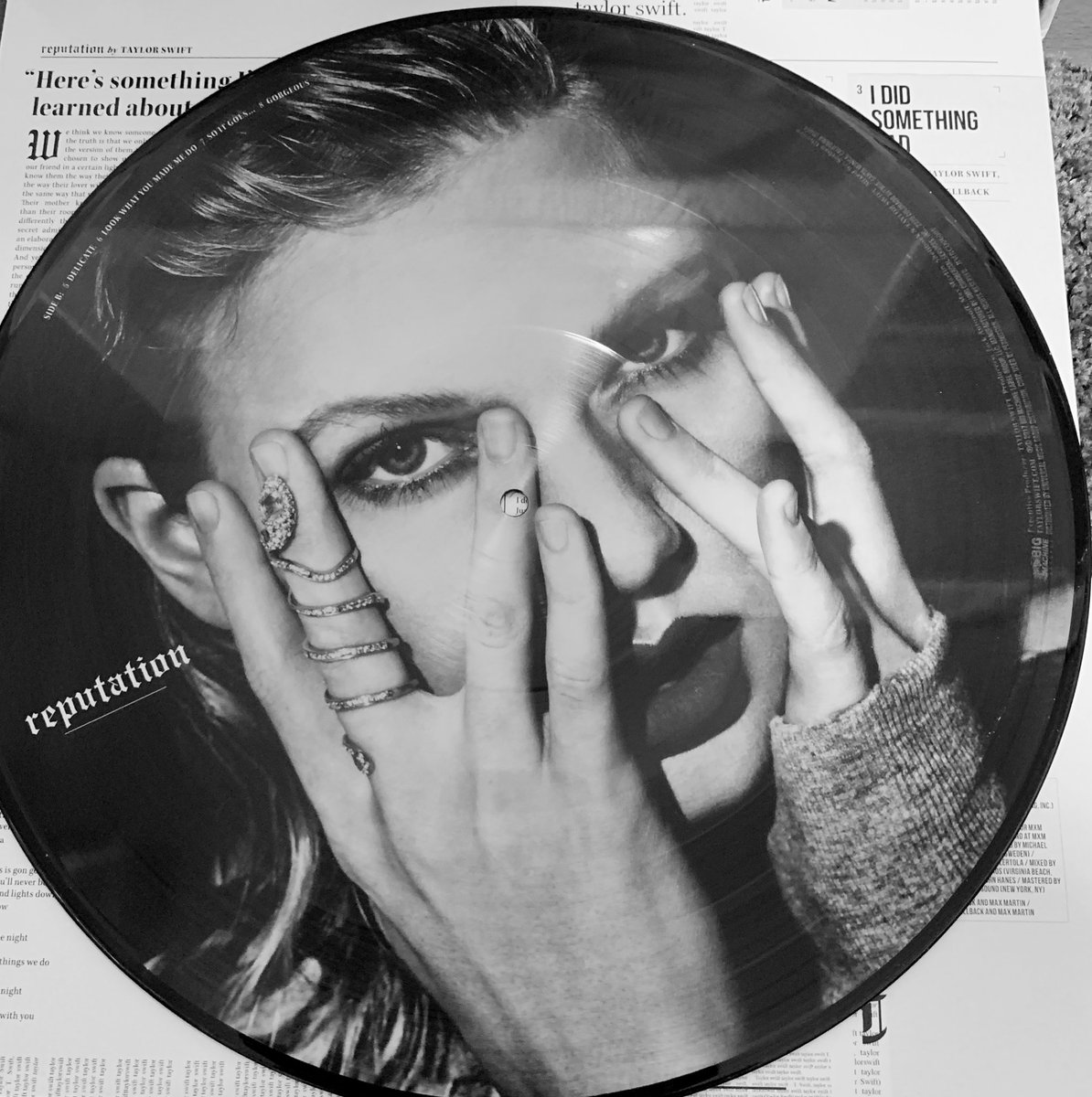 ShaktiEvo's tweet photo. #JustPurchased ’Reputation’ - Taylor Swift (Picture Vinyl, Ltd Edt, 
2LP, 2017) 

I’m progressively becoming a bigger fan of @taylorswift13 - #Lover was awesome, so I’m building up my collection of her various releases. 

#TaylorSwift #Reputation #Vinyl #LtdEdt #PictureVinyl https://t.co/EXrujrHjrG