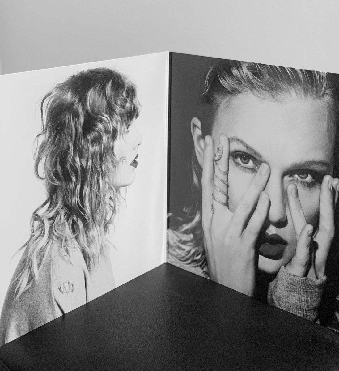 ShaktiEvo's tweet photo. #JustPurchased ’Reputation’ - Taylor Swift (Picture Vinyl, Ltd Edt, 
2LP, 2017) 

I’m progressively becoming a bigger fan of @taylorswift13 - #Lover was awesome, so I’m building up my collection of her various releases. 

#TaylorSwift #Reputation #Vinyl #LtdEdt #PictureVinyl https://t.co/EXrujrHjrG