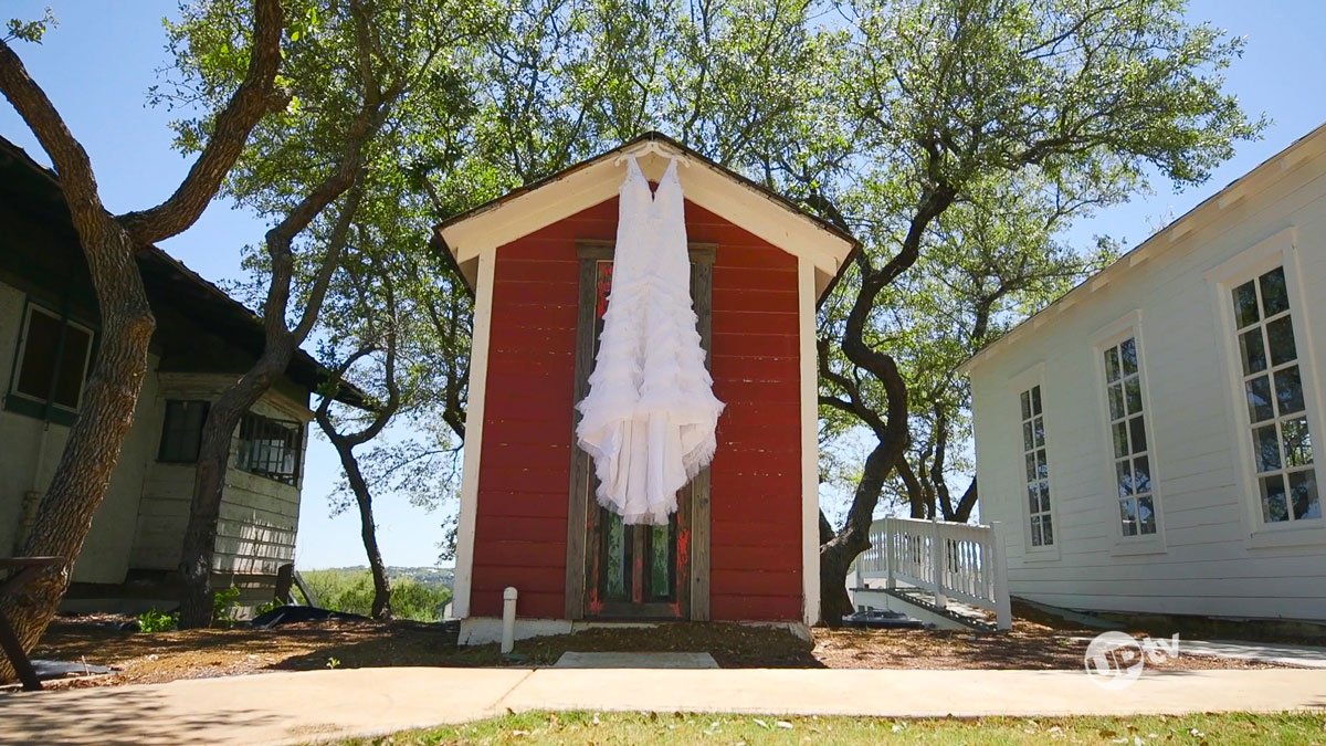 UPliftingWed's tweet photo. We can't help but love every bit of this small Texas town wedding. 🤠 😍 The dress is incredible, too! 😉 Don't miss another #UPlifting episode of #OurWeddingStory, Thursday at 9PM ET on UPtv! https://t.co/WtiQjp4PRR