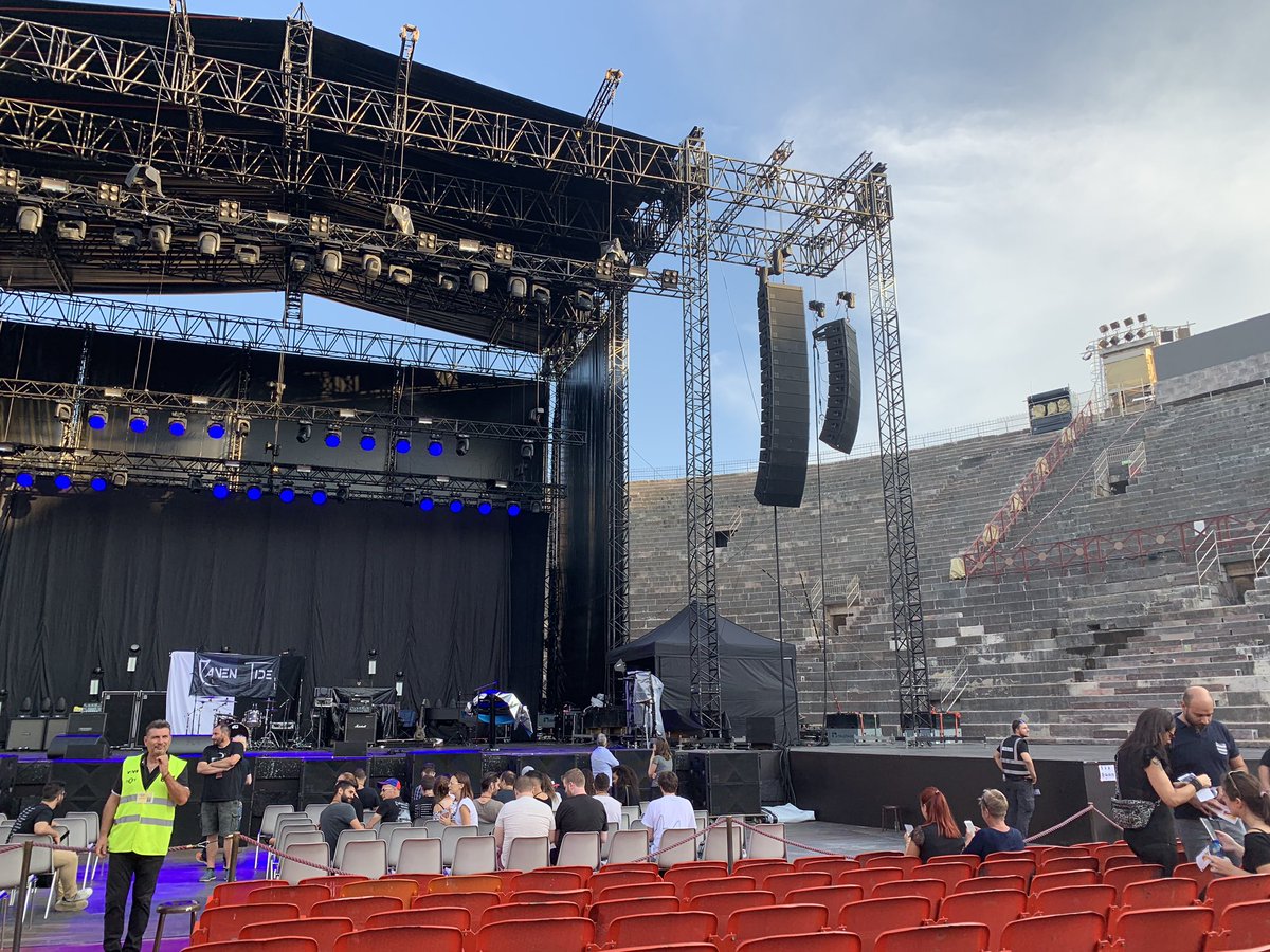 martapassa's tweet photo. Waiting for #evanescence #arenadiverona #2settembre #AmyLee https://t.co/SOn1IcE3mJ