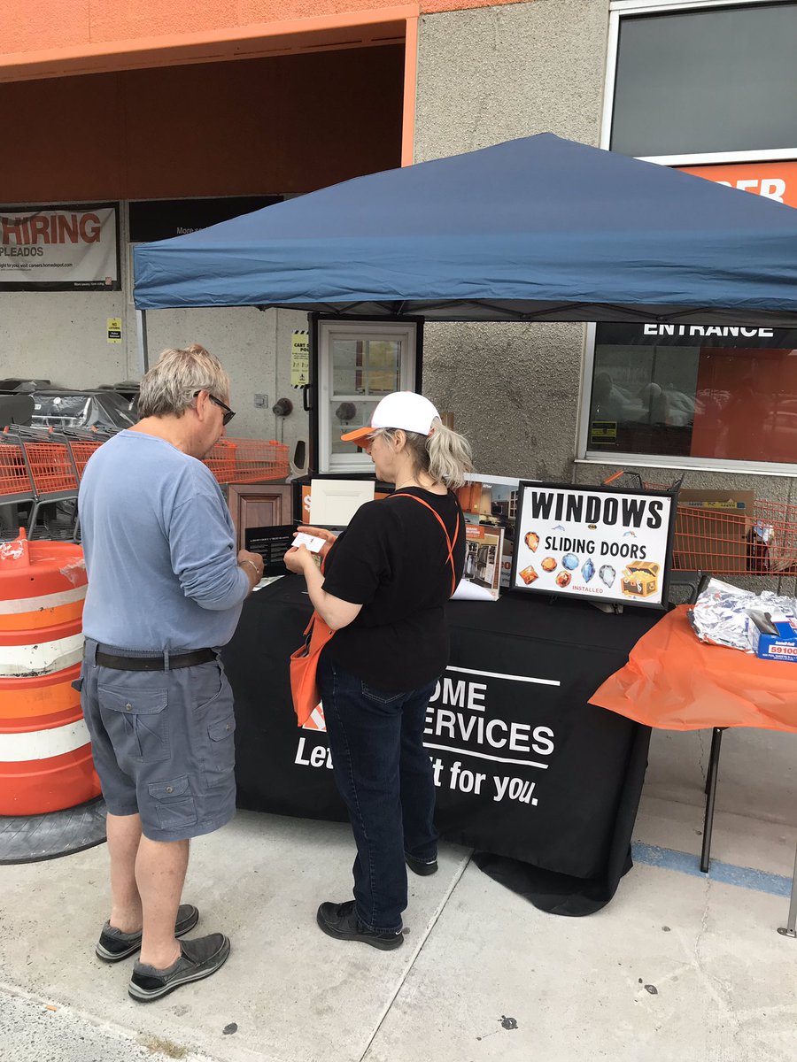 BatmanofHD's tweet photo. Dick and Ginny with 12 leads combine in the Reading Store! Just handing out hotdogs grilled by Batman himself!  #teamworkmakesthedreamwork #allwedoiswin @scottwhiteHD @THDFelipe_D @Williams2Bryan https://t.co/lAAlOgKBcP