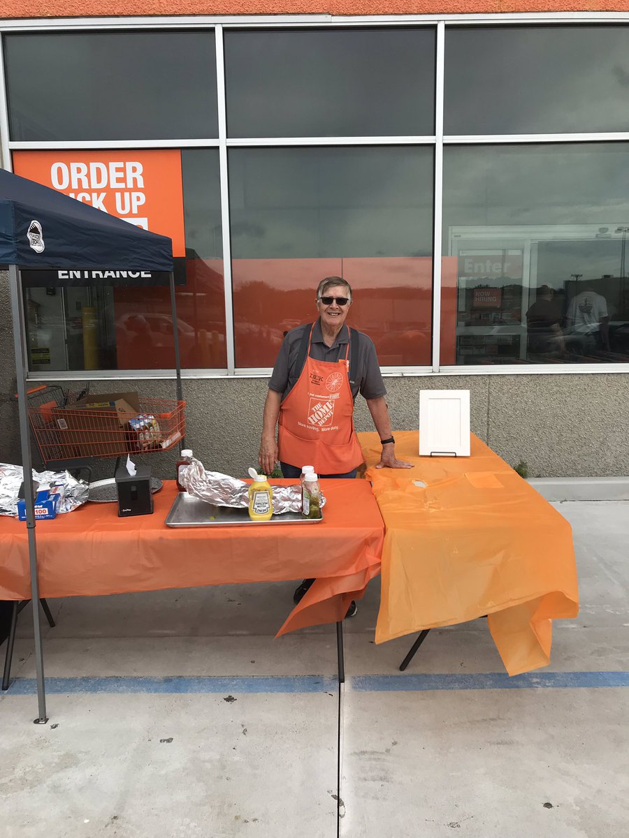 BatmanofHD's tweet photo. Dick and Ginny with 12 leads combine in the Reading Store! Just handing out hotdogs grilled by Batman himself!  #teamworkmakesthedreamwork #allwedoiswin @scottwhiteHD @THDFelipe_D @Williams2Bryan https://t.co/lAAlOgKBcP