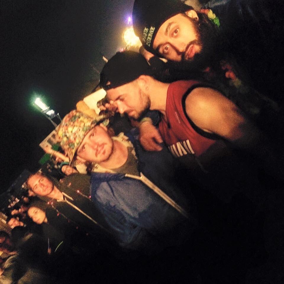 LawrenceMdX's tweet photo. Always remember the time I met @cruger7 and @twitteurgh at Bestival 2k14. Sick gig 🤙🏻 https://t.co/pLAoSCcLJN