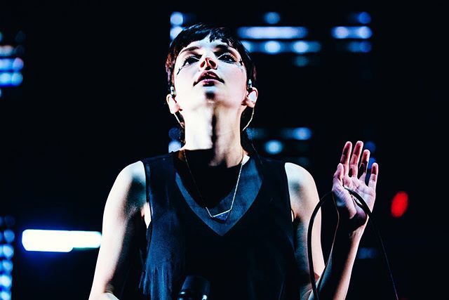 EdWhitmarsh's tweet image. From the archives @laurenevemayberry from @chvrches live at @royalalberthall • More to come.. • #chvrches #twitter #royalalberthall ift.tt/2MQF67h