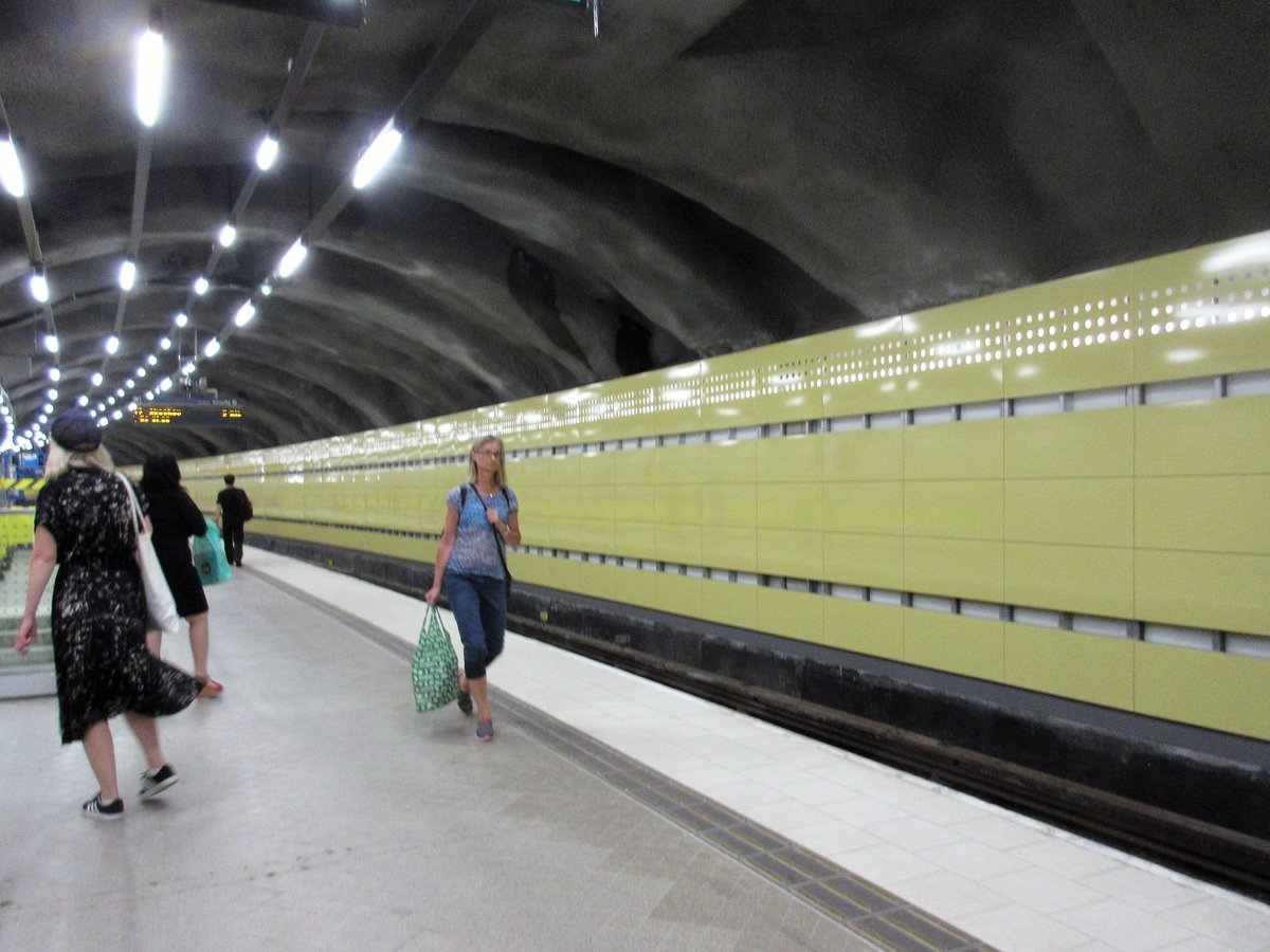 Idag återöppnade #grönalinjens #tunnelbanestation #Fridhemsplan efter närmare tre månaders renovering, i mitt tycke ett bra resultat på de delar som är klara, men mycket återstår innan det är klart. Ytterligare en sommaravstängning lär behövas.