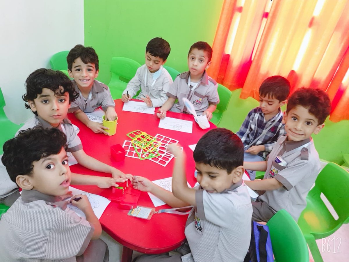 alisaryalmullah's tweet photo. 🧡💛💚💙💗  اليوم إستقبلنا عباقرتنا بكل شوق ومحبة 👦🏻👧🏻
 #مركز_العيسري #الموالح https://t.co/YHvvvp759j