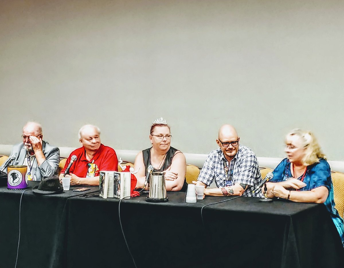 mimiashdene's tweet photo. The #writersblock panel, from #DragonCon2019 #writers track with Larry Niven, Bill Fawcett, Katherine Celeste and Drew A. Blank https://t.co/MUseZ1BqDG