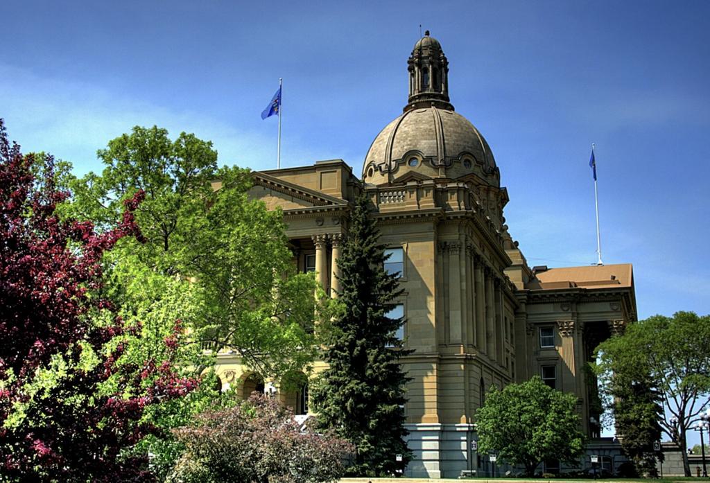 DoubleClean1's tweet photo. We are so proud of our staff and how hard they work, we want to wish them an extra nice and relaxing Labour Day! If long the weather was better! 
#CommercialCleaning #YEG #YEGLocal #DoubleClean #EcoFriendly #CleaningServices #PaintingServices #longweekend #labourday2019 https://t.co/hNV2d4cjp9