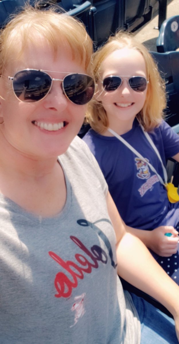 17beeker75's tweet photo. #MudHensGameDay Feeling awesome because we made it to the last game! #gohens #toledomudhens #fifththirdfield ⚾️ https://t.co/tPXj7sav2M