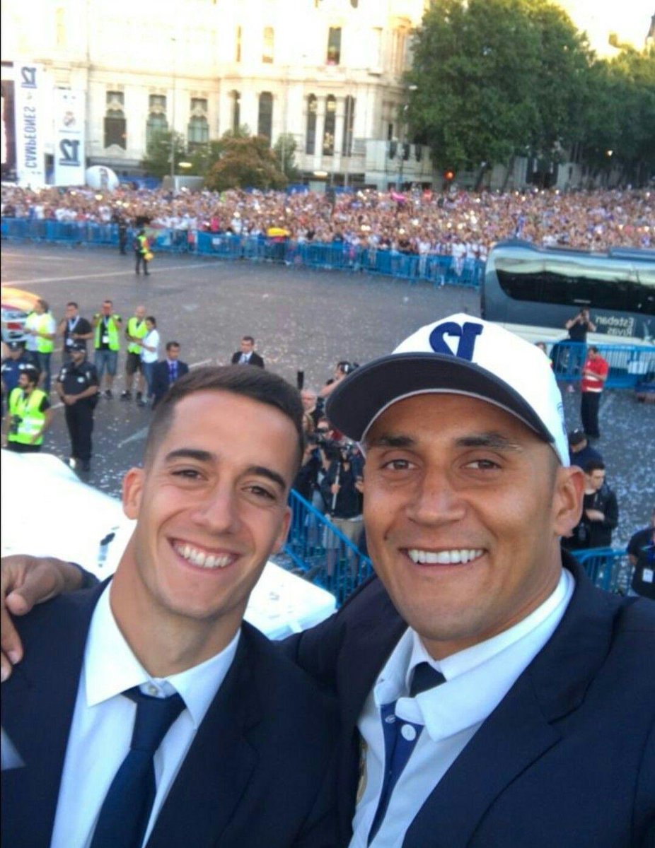 Lucasvazquez91's tweet photo. Han sido unos años de Pura Vida. Eres muy🔝 bajo los palos, y más aún como persona. Te deseo todo lo mejor, amigo 💪🇨🇷❤ #PuraVida #KeylorNavas https://t.co/lngE8kxIza