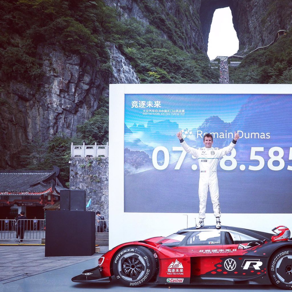 RealCarsSA1's tweet photo. Volkswagen sets first record on Tianmen Mountain at “Heaven’s Gate” with the ID.R! It only took 7:38.585 minutes to conquer 11km, climb 1.1km and 99 turns. All this from an all electric vehicle! The future looks electrifyingly fun! @VWGroup @VolkswagenSA @volkswagenms https://t.co/v8HTwJHDaB