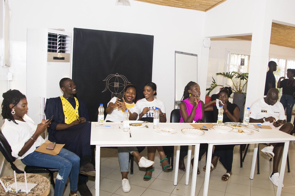 LittleThingsDkr's tweet photo. 1er jour du #BakeForFunChallenge ✅
Une bonne ambiance, de belles tartes 😍 ,un jury de malade 🔥🔥
Il reste encore un dernier jour de concours avant la finale ce sera ce samedi 07 inscrivez vous vite 😉
#BakeForFunChallenge2019 https://t.co/ChVpLS0MqT