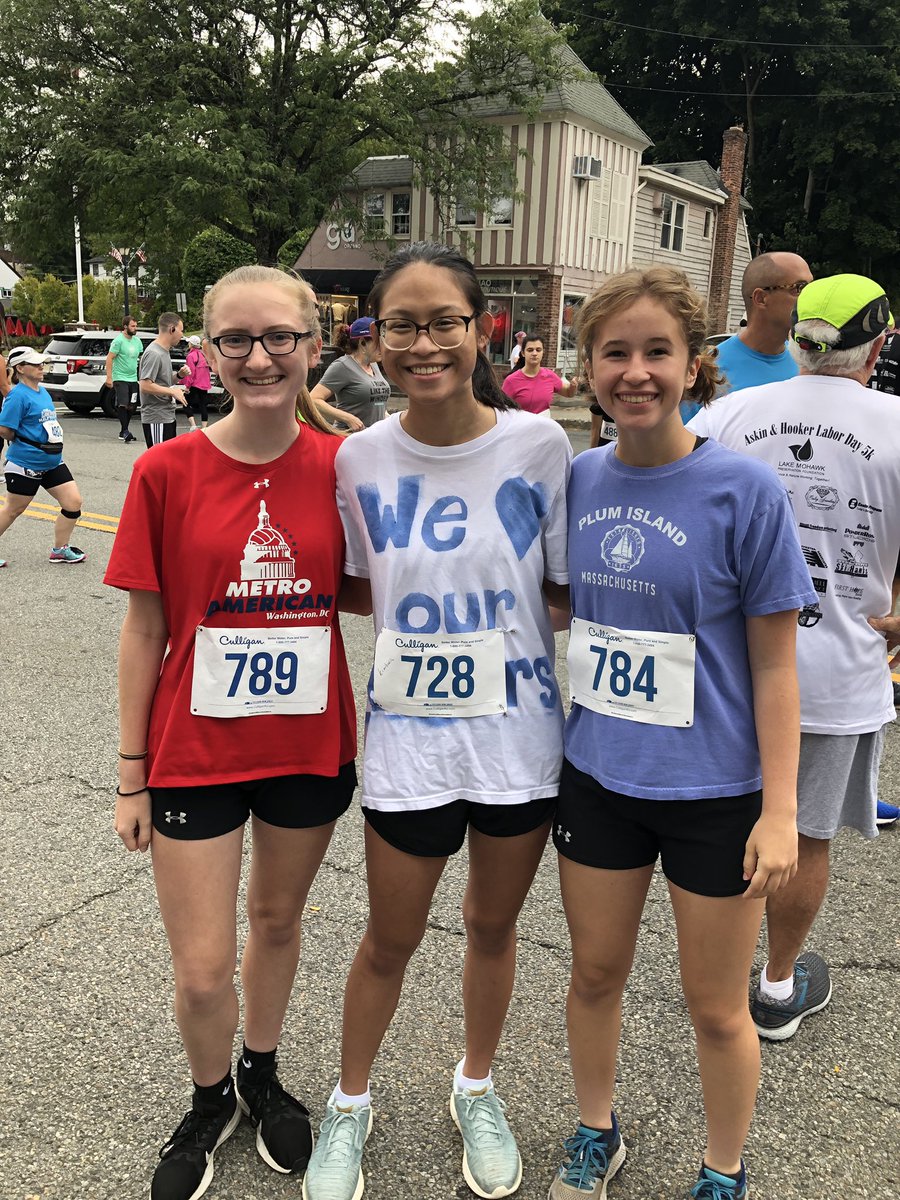 SpartaXCTrack's tweet image. Shout out to a few members of our Girls XC team that ran the Labor Day 5K @ Lake Mohawk today!  Great job ladies!  #laborday5k #aiskinhooker #lmcc #spartaxc #itrained #itrainedalot #coachpisanobeatthemwhilepushingastroller