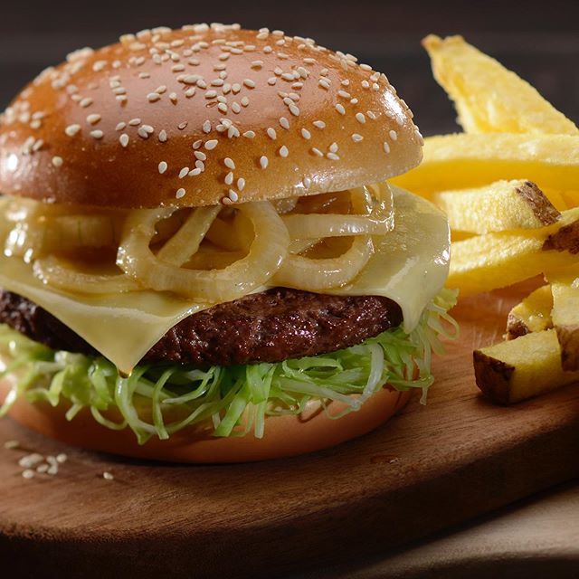 foodidea's tweet photo. Desempolvando fotos. #hamburguesa #hamburguer #meat #onions #cartamenu #clientes #food #foody #foodporn #foodphotography #foodstylist #foodart #foodstagram https://t.co/5afJNA8RTA https://t.co/aJoFMQdAtK