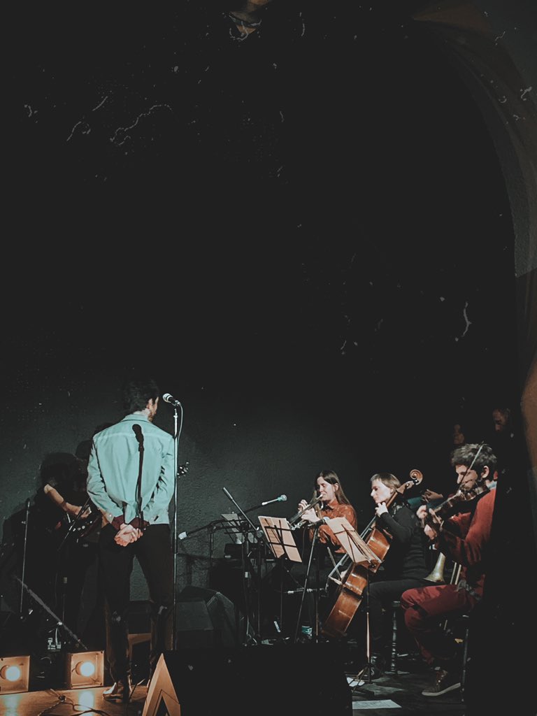 diegojrgonzalez's tweet photo. Ayer @FrannyGlass__ presentó •Canciones de Amor para el Fin del Mundo• en la Cretina; un set de canciones gigantes con una banda que no defrauda en ningún momento⚡️

( alto plan para todos los domingos en LaCretina) https://t.co/Wfo8i1o97v