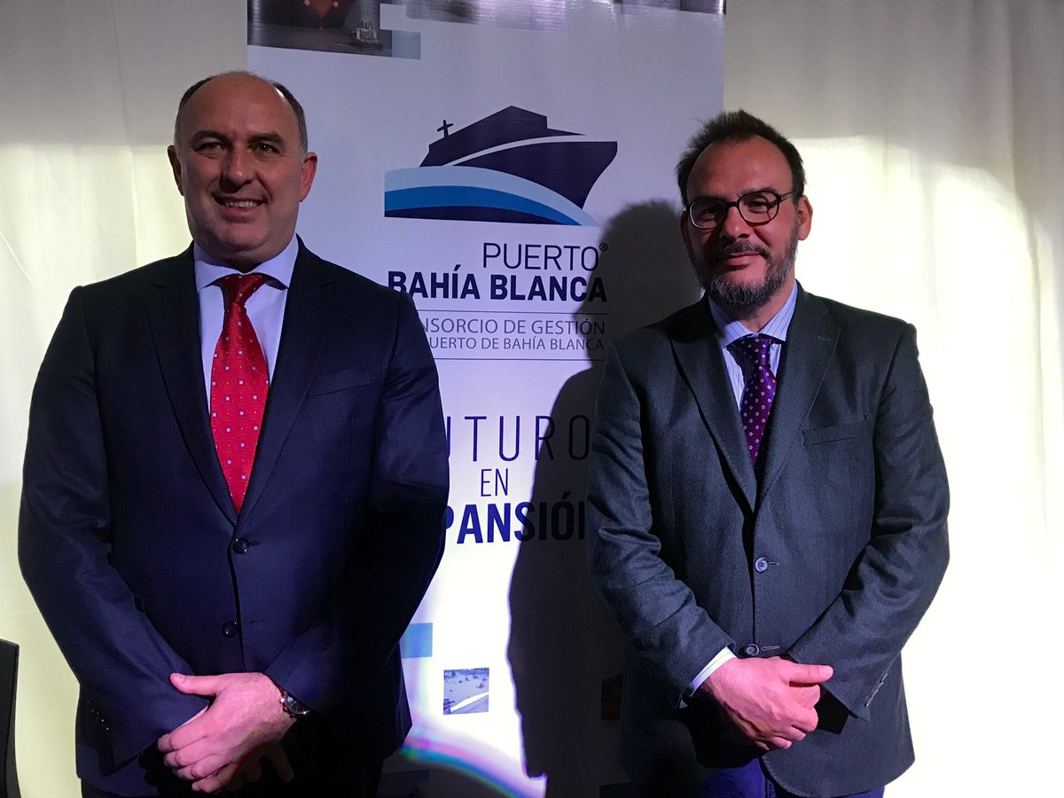 MarianoASaul's tweet photo. Hoy en Bahía Blanca, estuvimos presentes en el 26º aniversario del Consorcio de Gestión del Puerto. Acompañamos a su Presidente Miguel Donadio y lo felicitamos por la historia y presente de este #puerto que todavía tiene mucho futuro por delante! https://t.co/7T1r6zZuhq