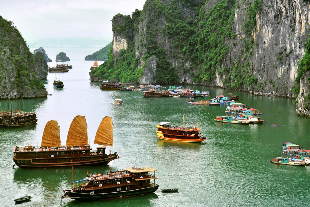 HA LONG BAY, VIETNAM.