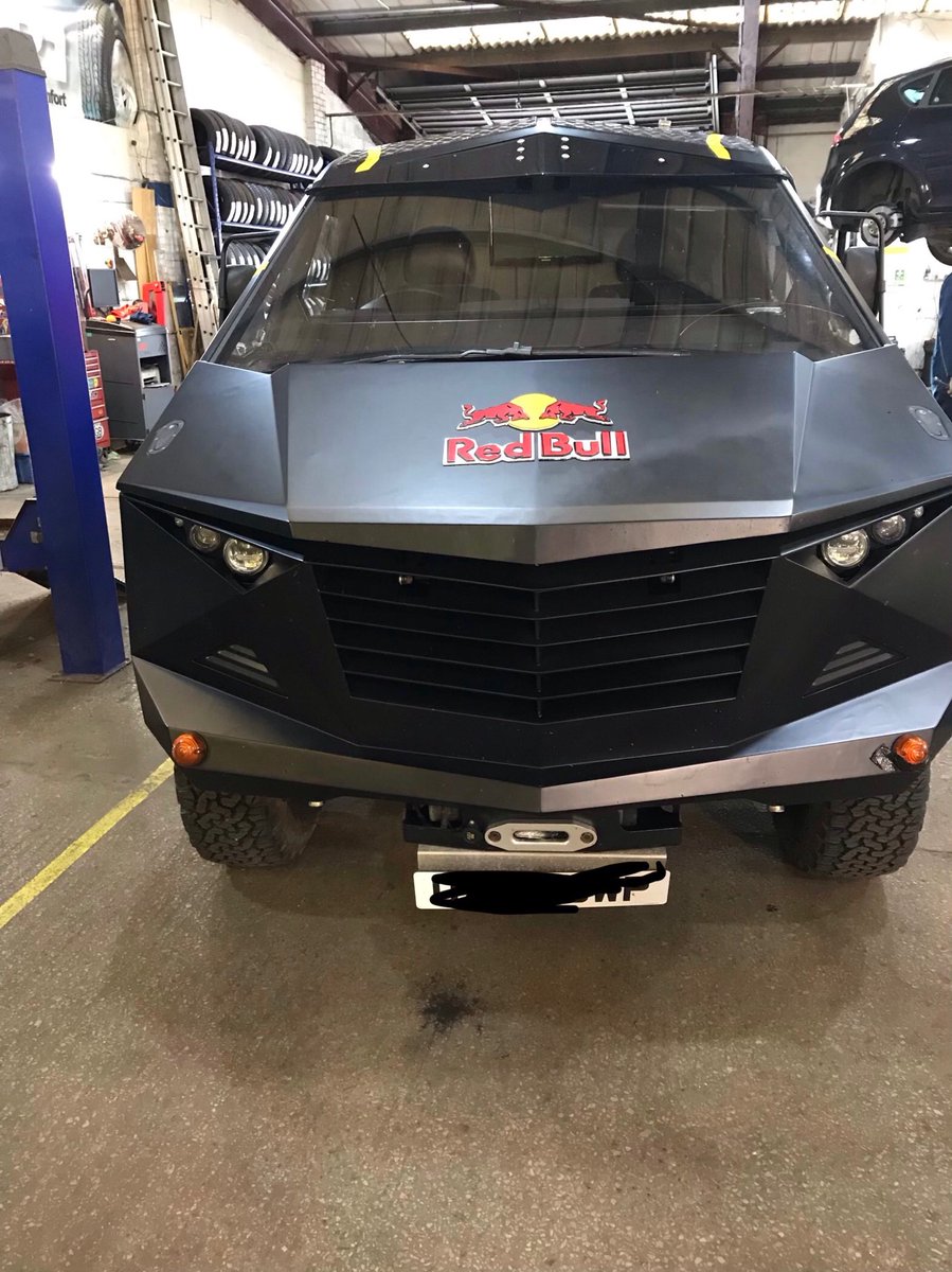 bobfarnonsltd's tweet photo. I don’t know about giving you wings but it certainly gives you muscles working on this #redbull 💪 https://t.co/FS1sEjcCIV
