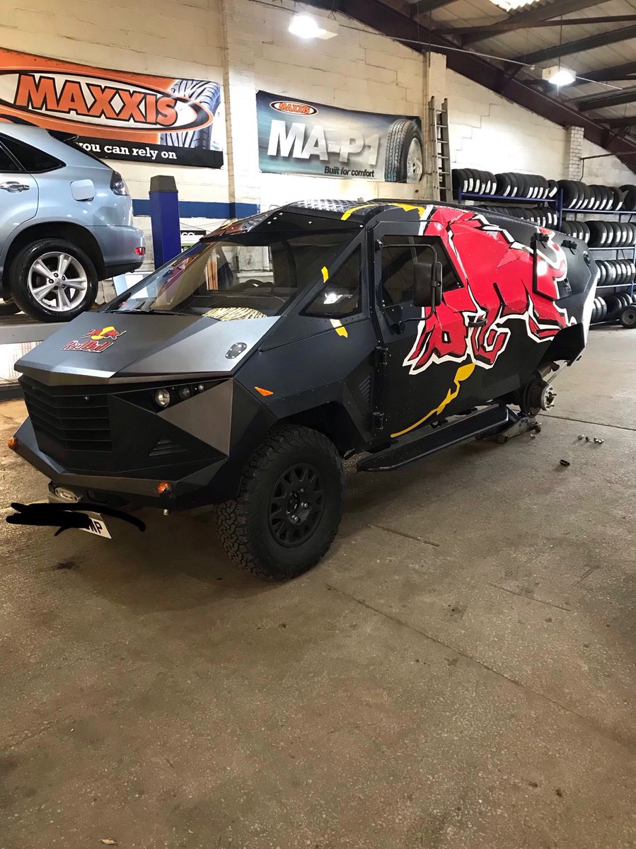 bobfarnonsltd's tweet photo. I don’t know about giving you wings but it certainly gives you muscles working on this #redbull 💪 https://t.co/FS1sEjcCIV