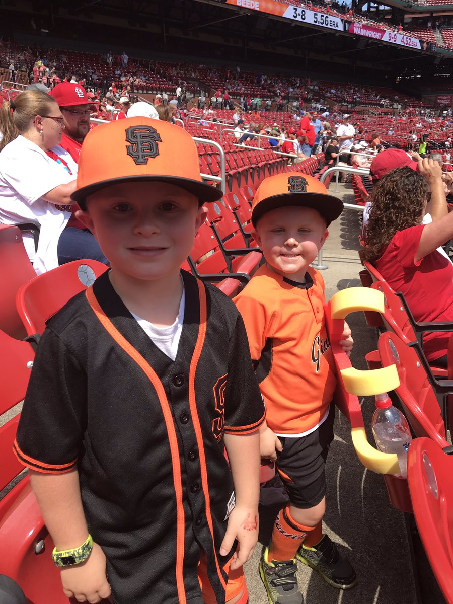 Big <a href="/SFGiants/">SFGiants</a> fans in St Louis today <a href="/creidford2782/">Chris Reidford</a> <a href="/bcraw35/">Brandon Crawford</a>