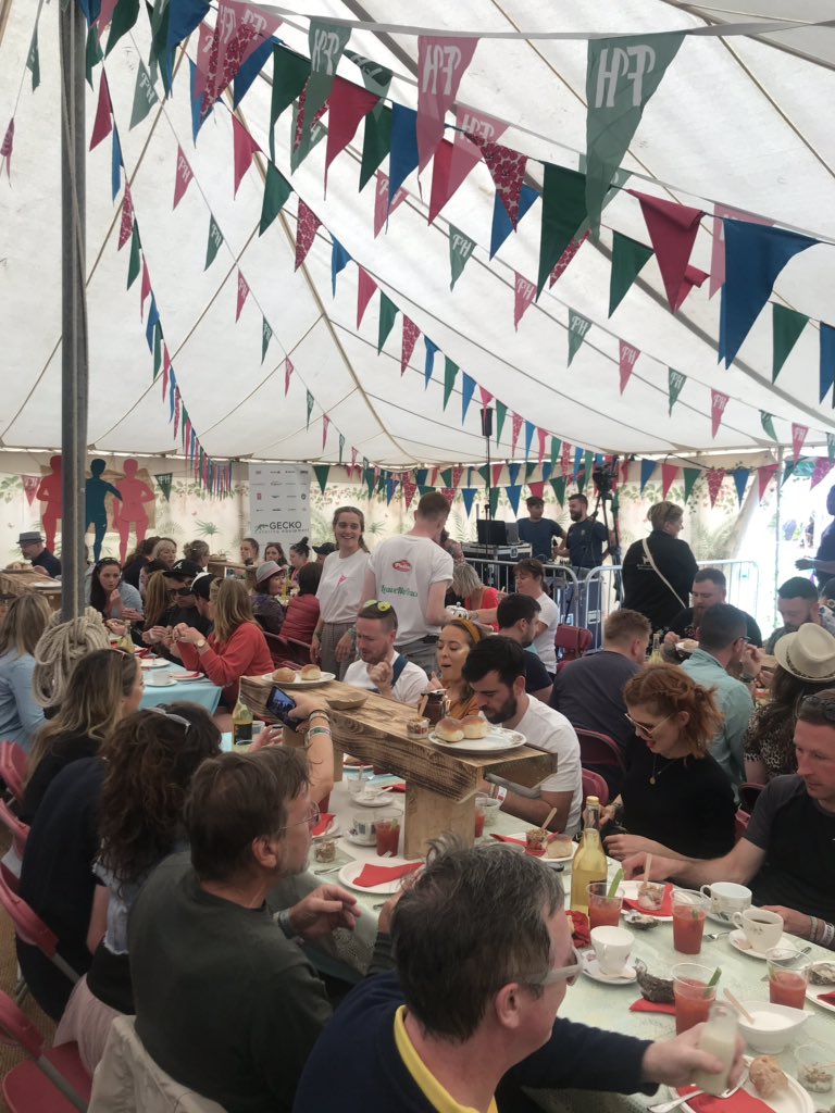 e_brunch's tweet photo. Thanks to all you fun people who came to Sunday Drunch with us @EPfestival @McKennasGuides @FoodHausEvents what a great crowd! Thanks to @GMITTourismArts students for being on hand all weekend in #theatreoffood all proceeds to @FEASTireland see you all next year! https://t.co/cb74PI0KAy