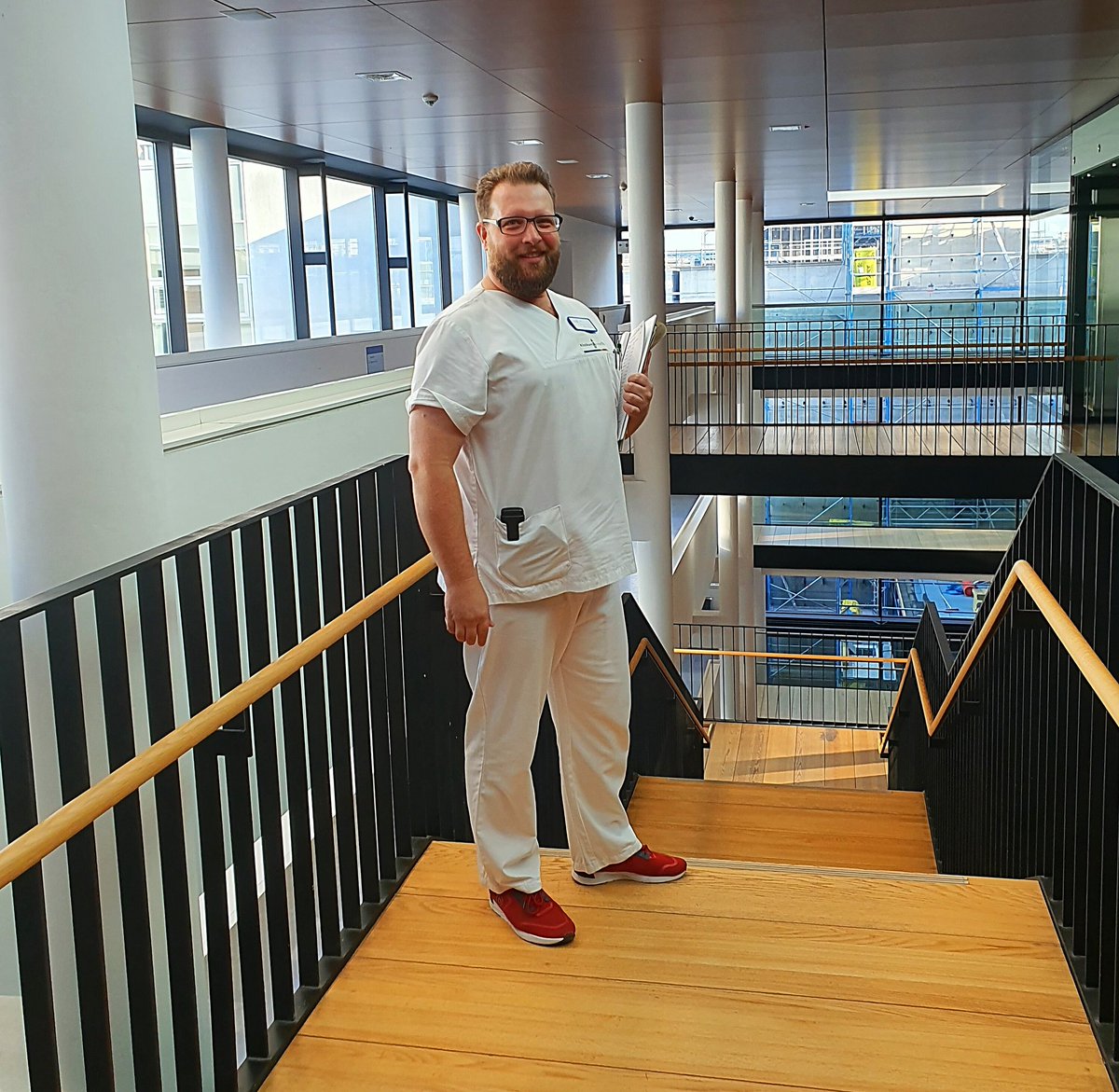 Coconbra's tweet photo. Unser #Pflegediagnostiker Herr Donner ist seit heute in der #Kardiologie als #klinischer #Fallmanager für unsere #Patienten tätig.
Er sorgt für eine abgestimmte Organisation v. Diagnostik u. Therapie in
Abstimmung mit den beh. Ärzten. #Klinikum #Darmstadt https://t.co/GtxkdPsuq9