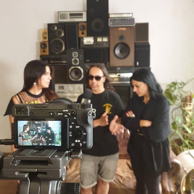 Metalovision's tweet photo. ¡Silencio! ¡Se rueda! ¿Pero...con quién? Adivina....
#metal #metalovision #metalgirls #metallife #cuervostore #interview #entrevista https://t.co/MHraWj0Z08