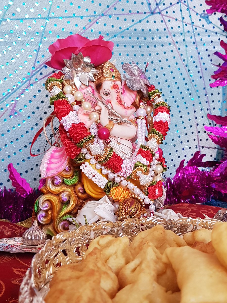 RJAshwini22's tweet photo. #GanpatibappaMorya #Motivational #Monday #People #Sandoff #Messages #Kids #DreamsvsReality #Bollywood #B4UMovies #Musical #Entertaining #Eveningshow #7to10pm @RJAshwini22 @DilSeRadio https://t.co/I0vBj6XaXJ