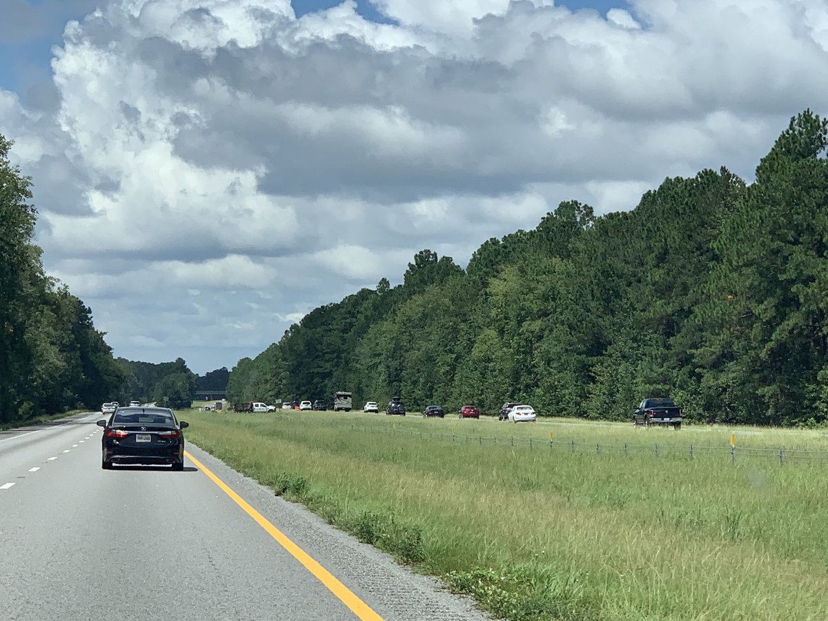 rbelswick's tweet image. Leaving Charleston for Tennessee during the #Dorian #evacuation . @waze isn’t quite sure how to handle driving westbound on the eastbound lanes. #HurricaneDorain