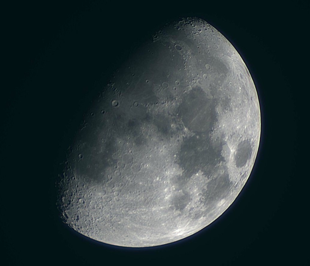 ATOMAR_'s tweet photo. Weil ich gestern und Vorgestern keine alten Bilder kamen: Auch dieses #Mondbild wieder mit einer ZWO (@zwoasi) im Januar 2018 videografiert, aber längst nicht perfekt... #Mond #astrofotografie https://t.co/XlW7DCMrjB