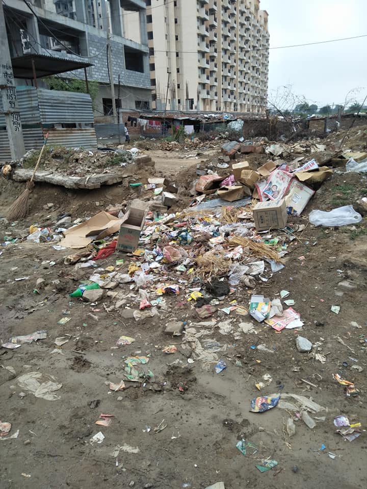 ConnectGurgaon's tweet photo. Cleanliness campaign done Sunday (1/9/2019).Volunteers from ILD GREENS &amp; Imperia Esfera cleaned the peripheries of nearby roads in the sector.Along with this they carried out awareness session with labours living in the adjacent areas.
@narendramodi
@AmitShah
@ConnectGurgaon https://t.co/C9kyDJQgIv
