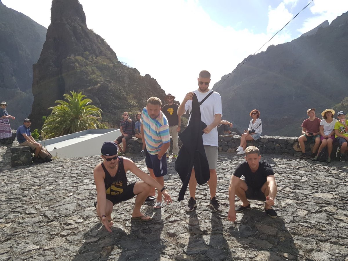 Chimperator's tweet photo. Die Orsons auf Orsons Island Tour na klar https://t.co/dqtPMR3EB1 https://t.co/By9Qtaiqti