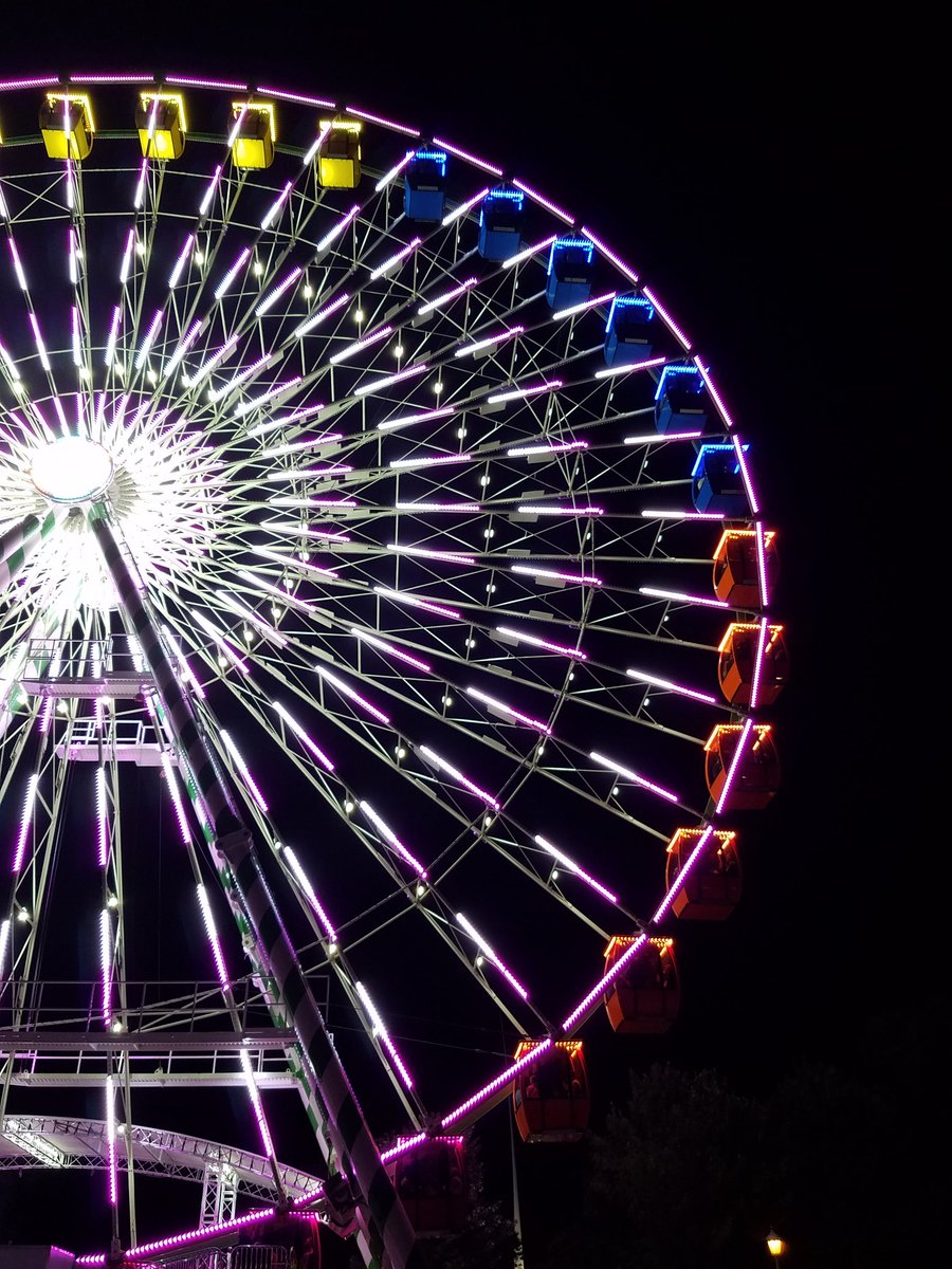 loveshockey20's tweet photo. Late nights (1/7)
#mnstatefair #giantwheel #mightymidway https://t.co/cqj9jUgaGJ