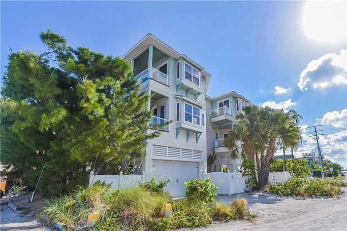 AMIvacations's tweet photo. This spacious Bradenton Beach home is a Gulf-front paradise!! ⠀ ⠀
#LoveAMI #laborday #Fallvacay #Vacation #annamariaisland https://t.co/kEsvNh1bX2
