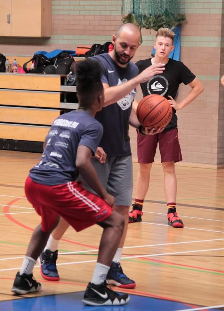 A fantastic skills camp with @coach_maitland yesterday @NSBSchool. Great to see so many players engaged & wanting to learn. Skills to take forward to the season ahead. Well done to all. Thanks Coach. #practicepractice #BritishBasketball  #hardworkpaysoff @NEBCTitans @NorthantsBC